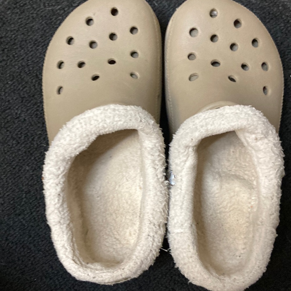 Crocs name brown fuzzy in the inside